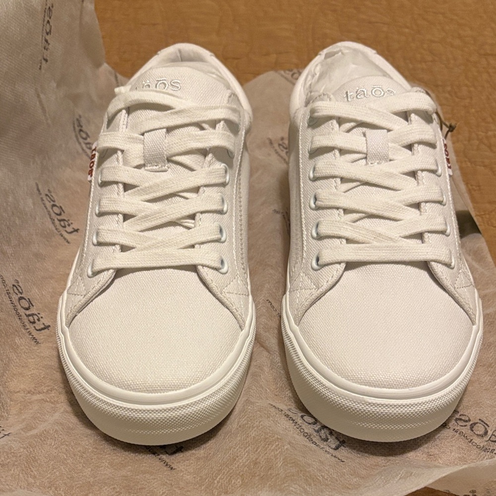 Taos Footwear White Lace-Up Sneakers